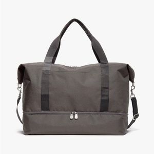 Lo & Sons Catalina Deluxe Weekender Bag in Grey Recycled Poly